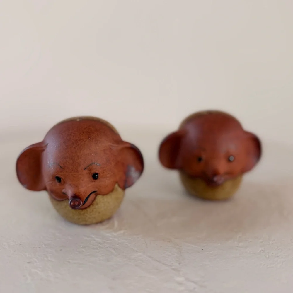 VINTAGE UCTCI CERAMIC ELEPHANT SALT/PEPPER SHAKERS WHIMSICAL STONEWARE‎ POTTERY